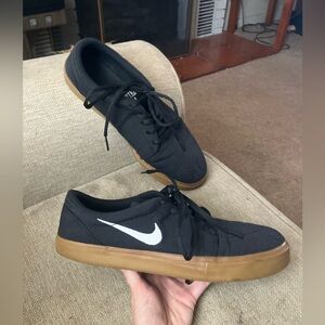 Nike chron sb skate shoes